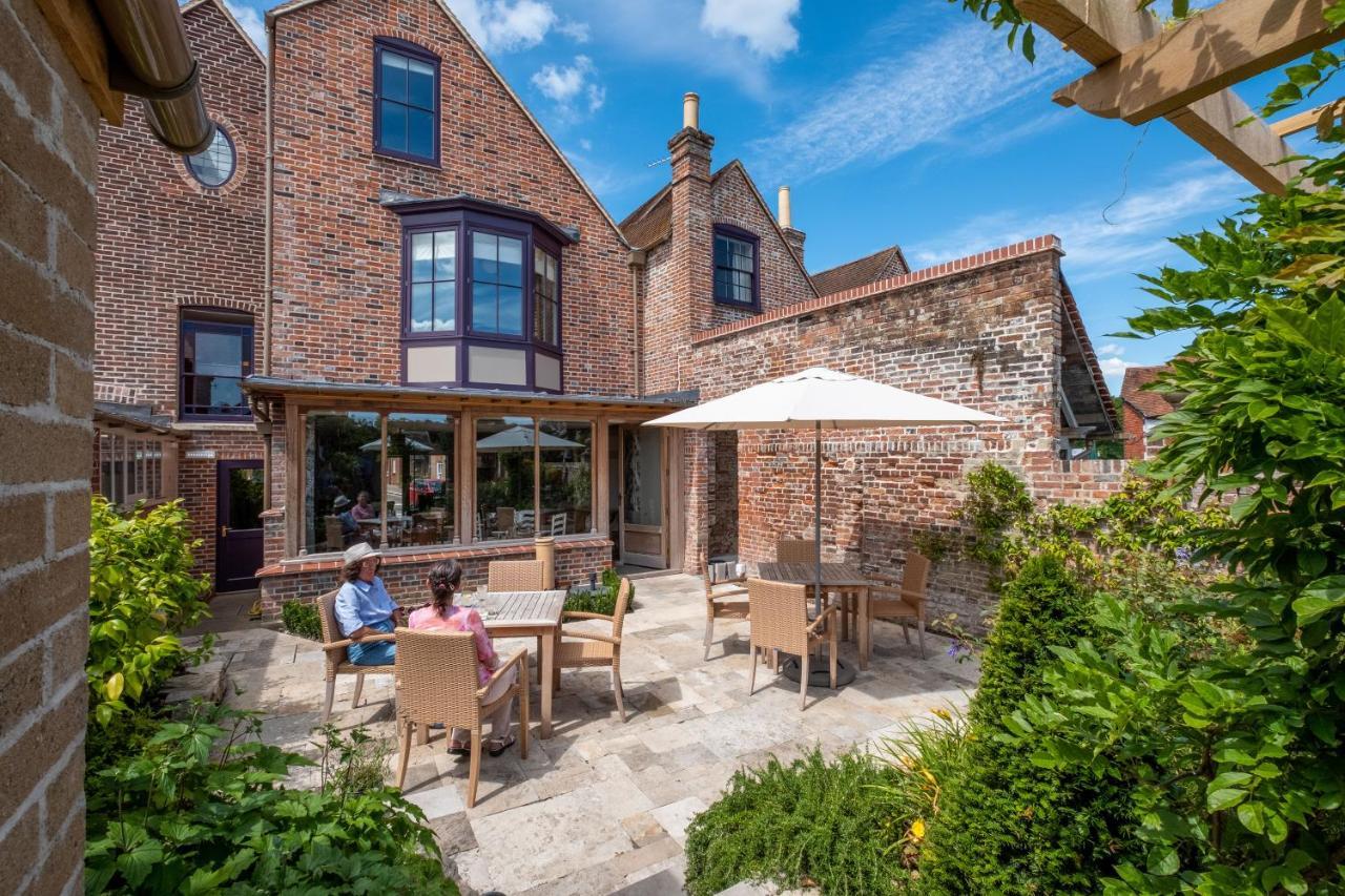 One Holyrood Hotel & Cafe Newport  Exterior photo