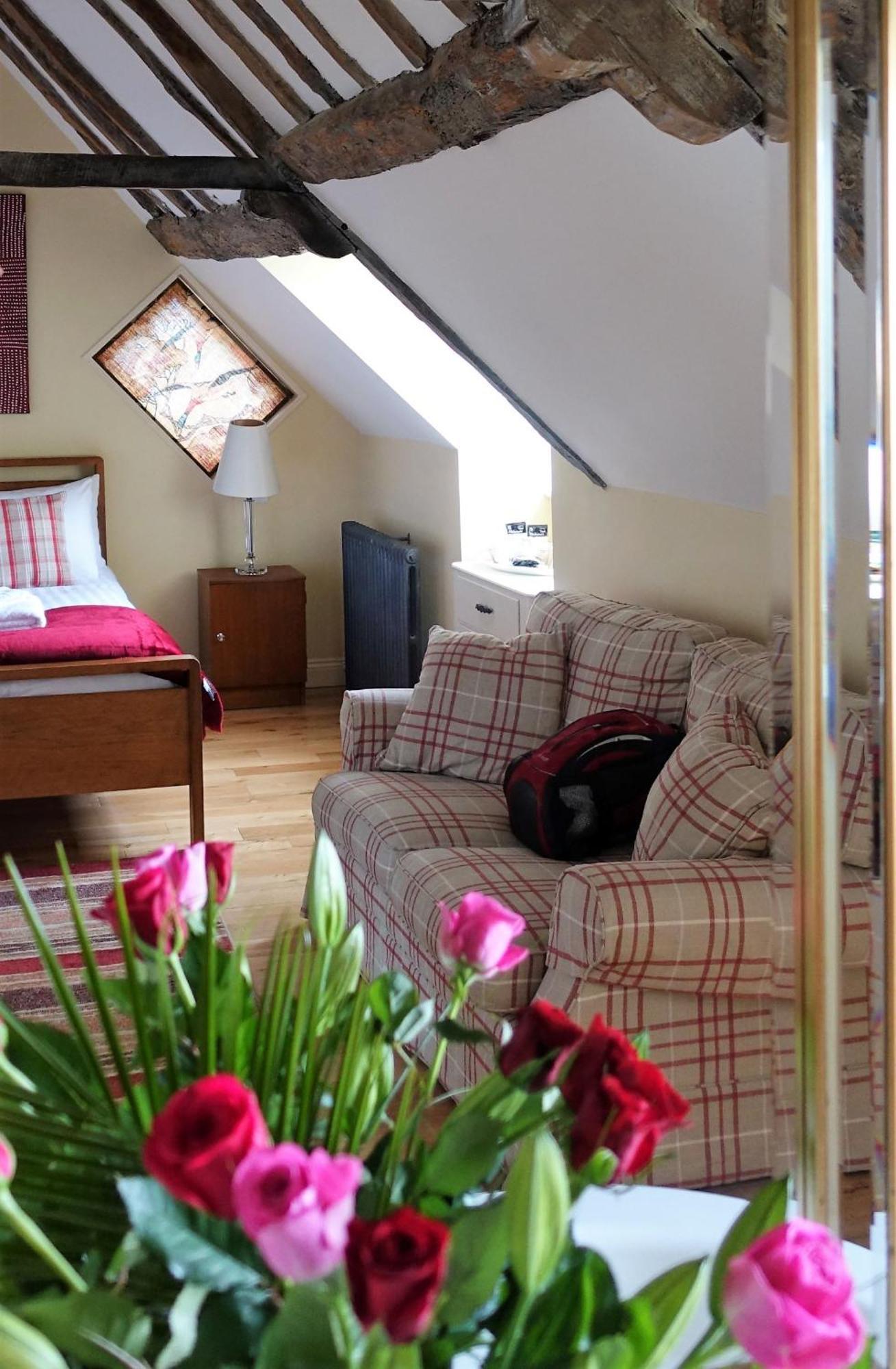 One Holyrood Hotel & Cafe Newport  Room photo