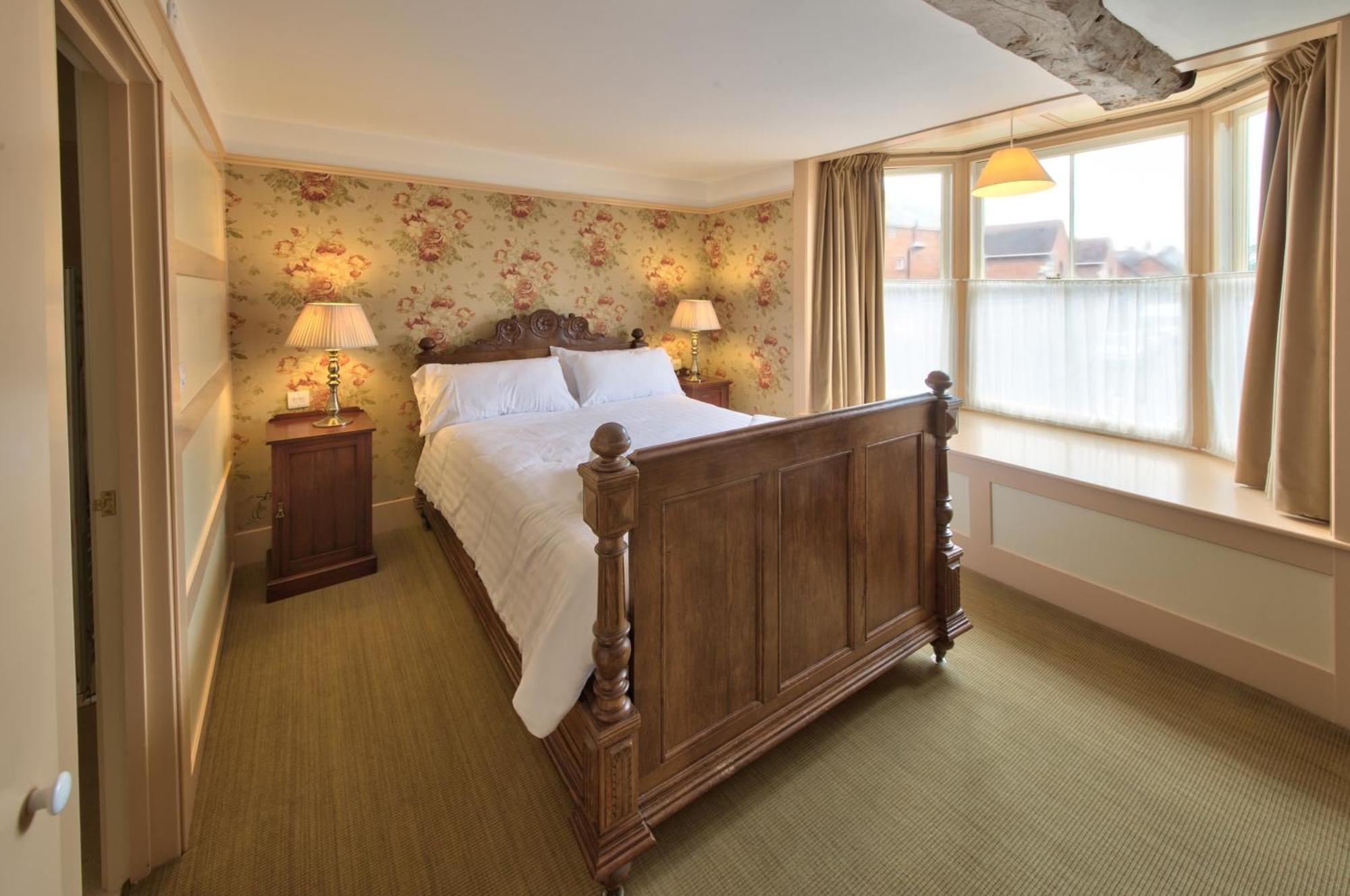 One Holyrood Hotel & Cafe Newport  Room photo