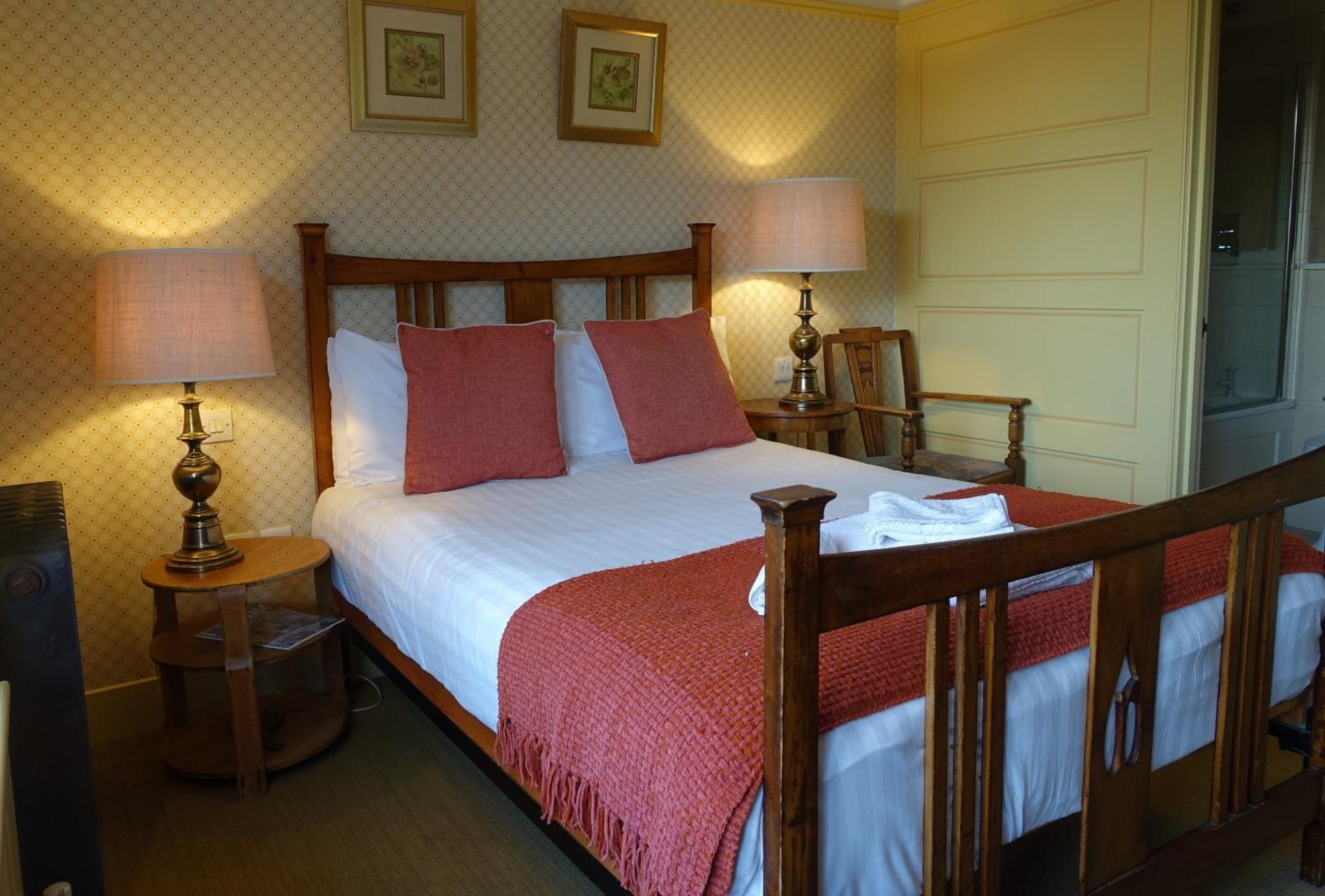 One Holyrood Hotel & Cafe Newport  Room photo